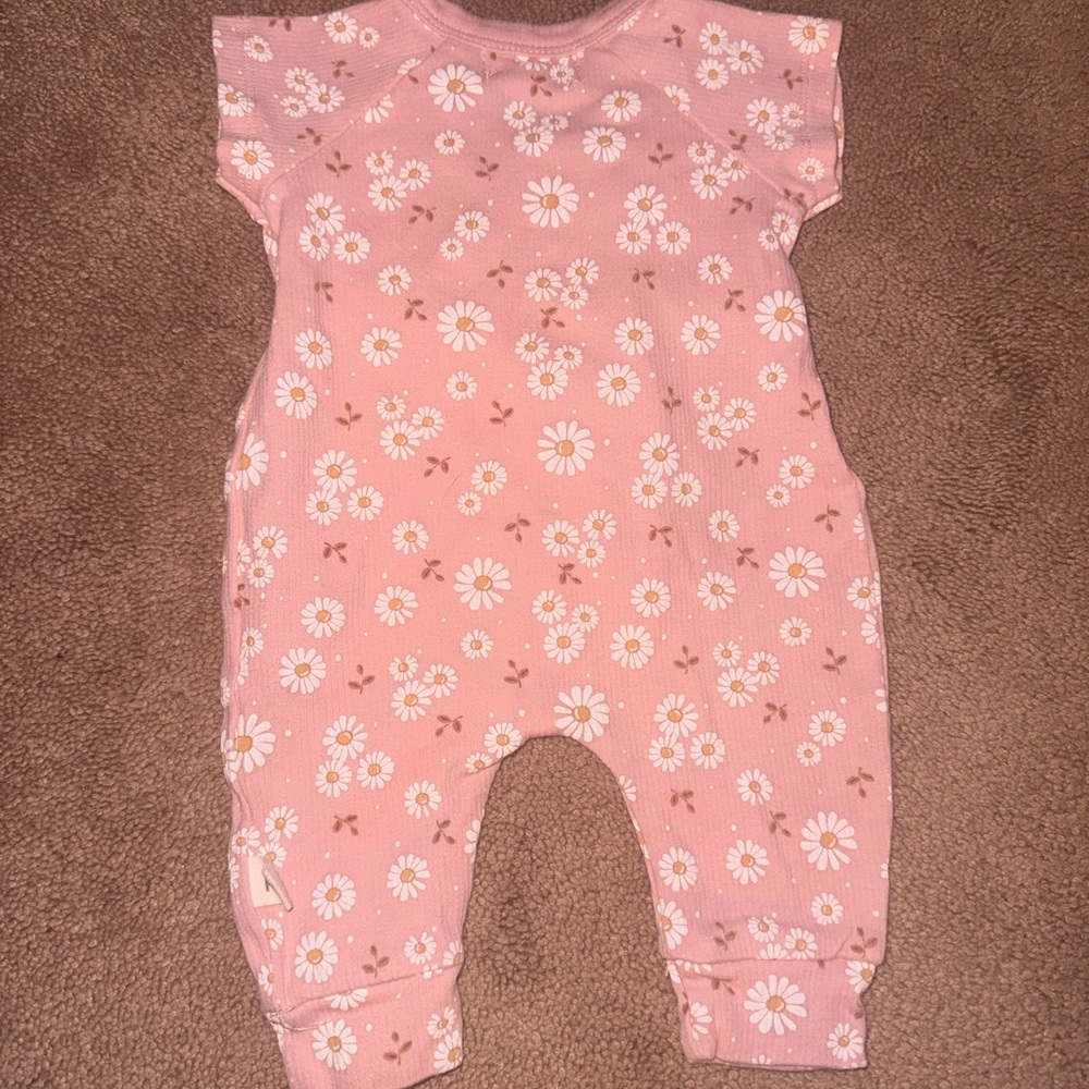 Pink Daisy Footed One-Piece Romper - Kit + Pearl 0-3 months